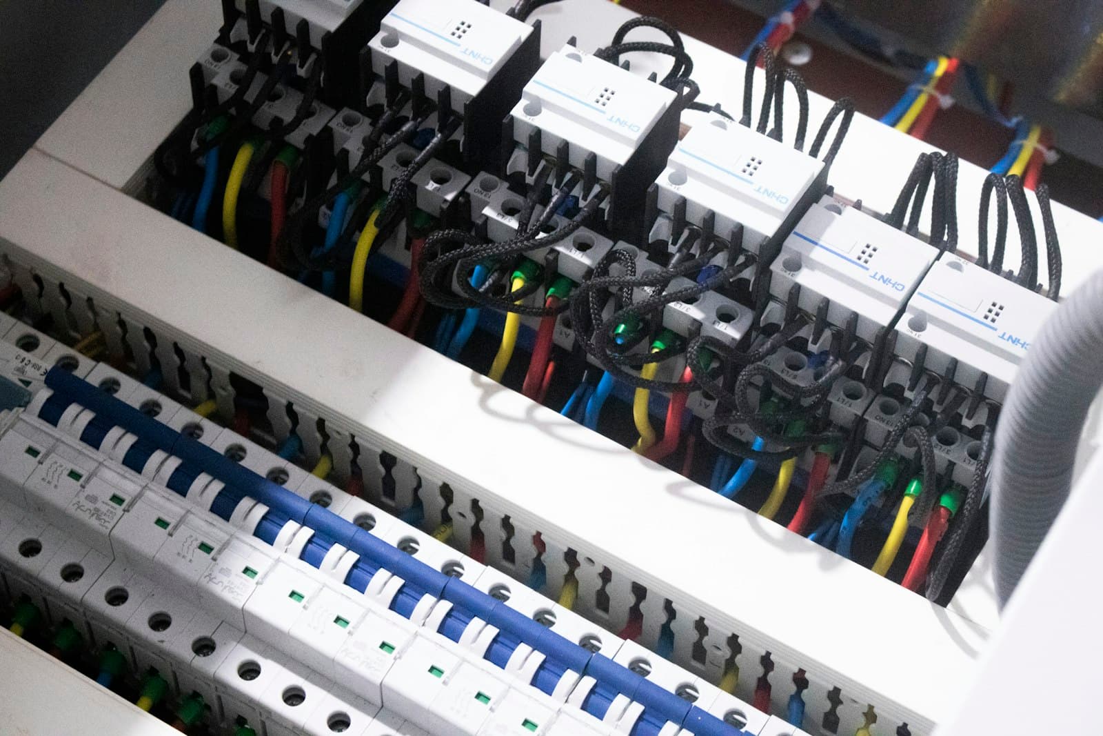 Elektrikárske práce Baška – odborne a bezpečne